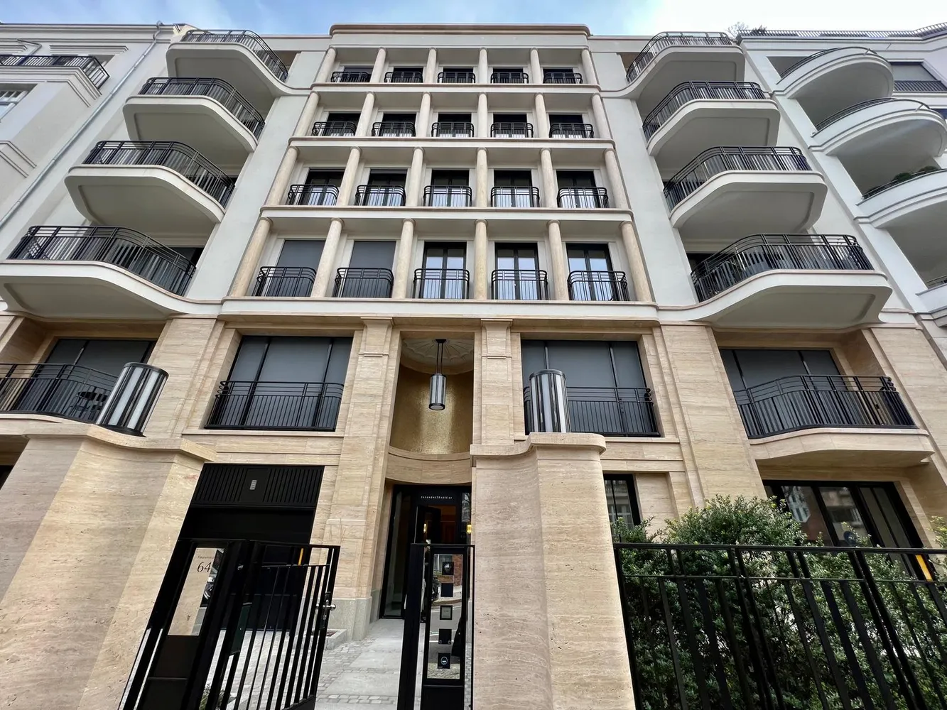 3 Zimmer Wohnung mit 128 m² in Berlin – Bild 1