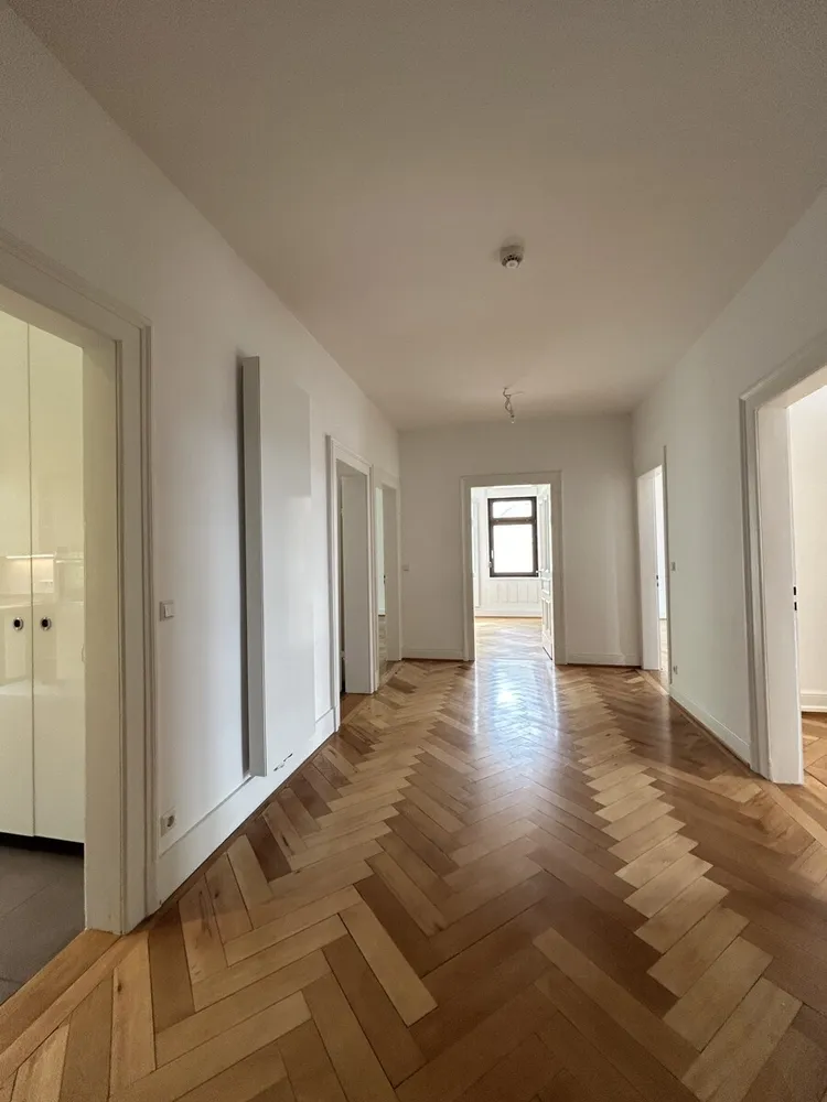 4 Zimmer Wohnung mit 130 m² in Stuttgart – Bild 2
