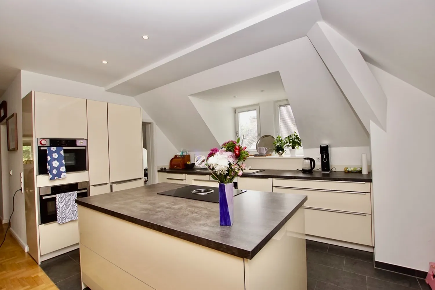 5 Zimmer Wohnung mit 201 m² in Wiesbaden – Bild 6