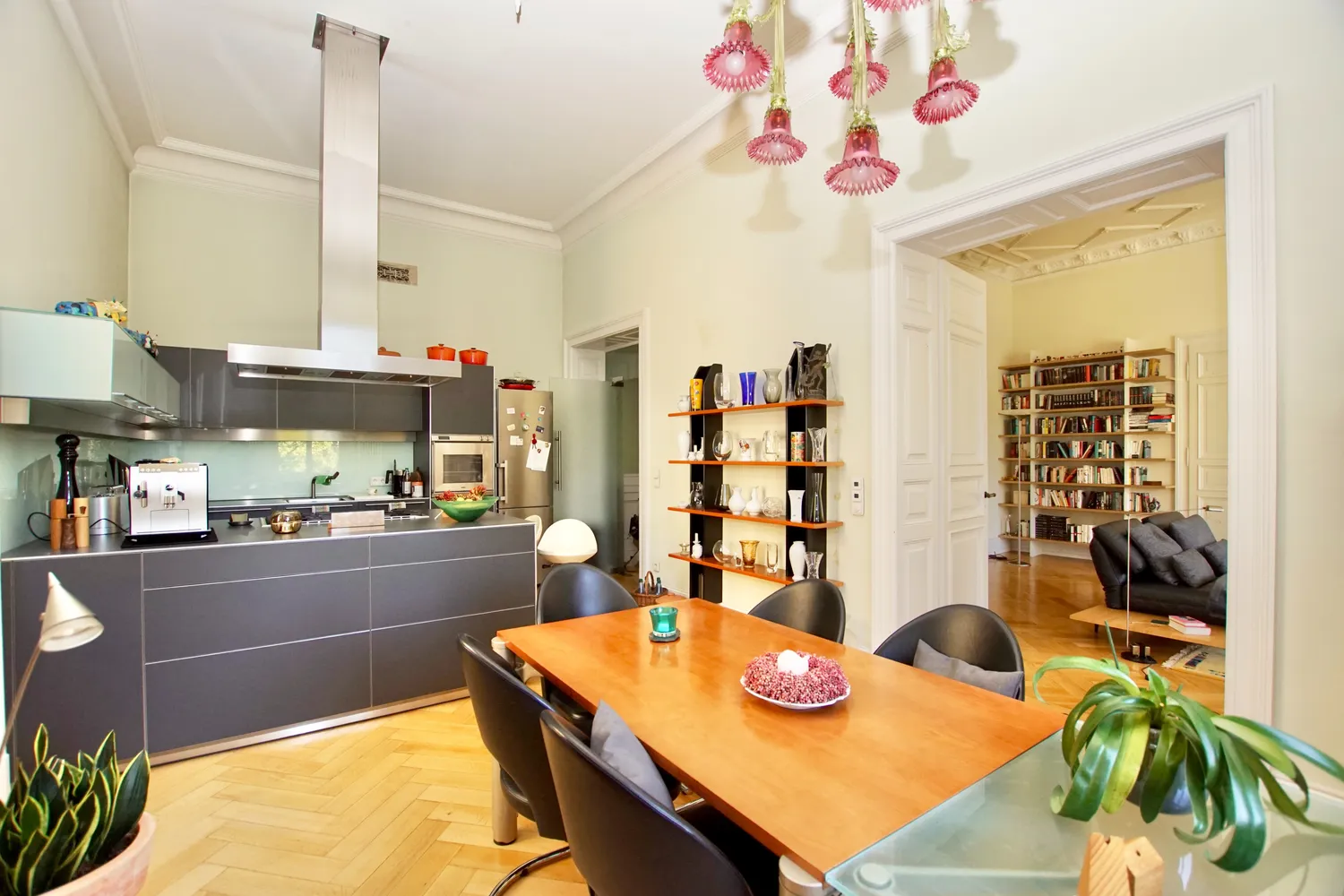5 Zimmer Wohnung mit 142 m² in Wiesbaden – Bild 2