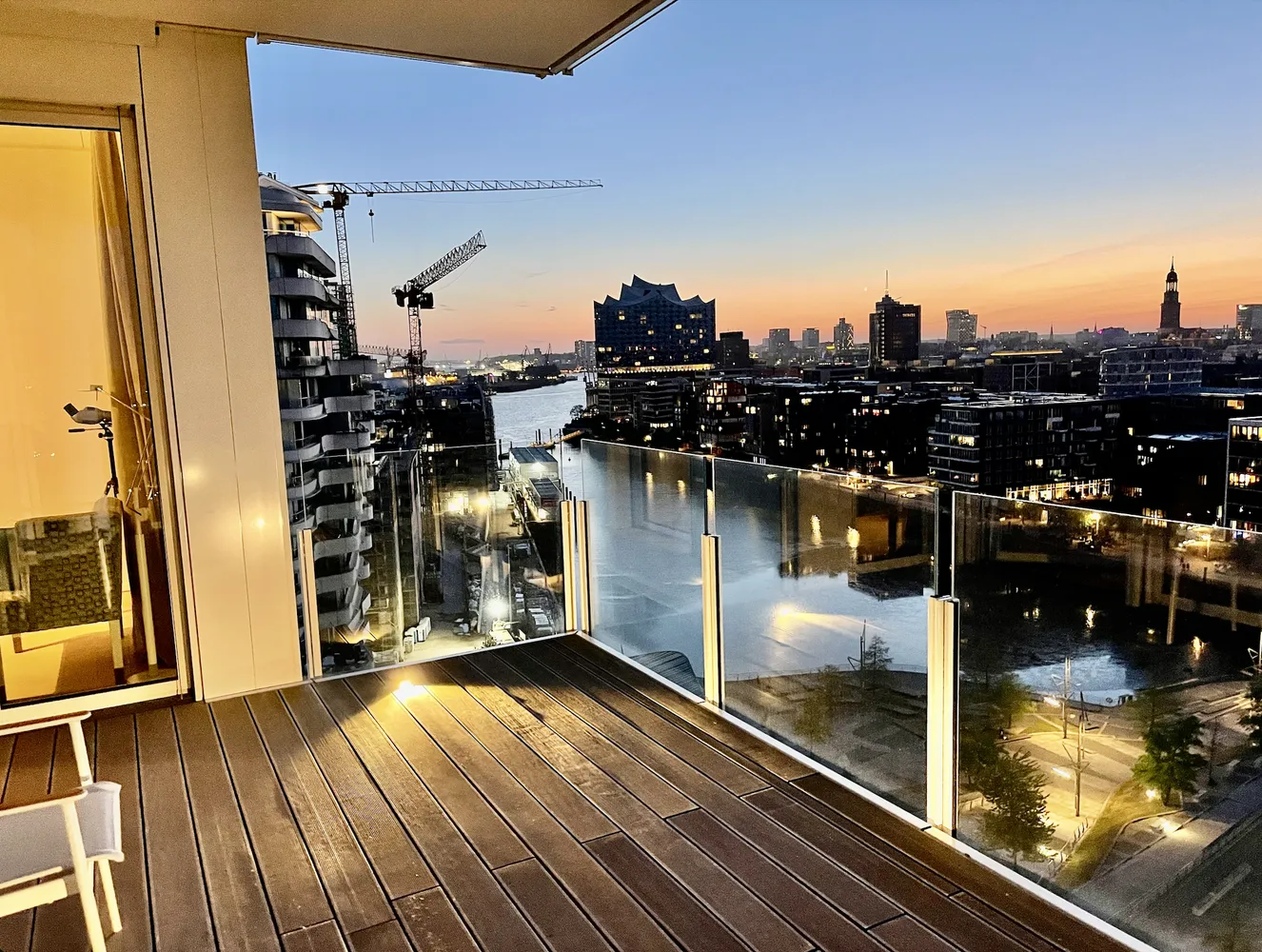 2 Zimmer Wohnung mit 104 m² in Hamburg – Bild 1