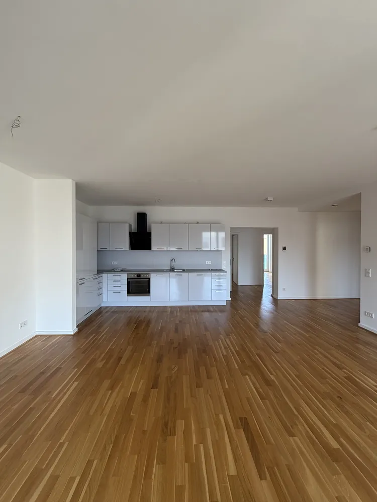 4 Zimmer Wohnung mit 126 m² in Dresden – Bild 1