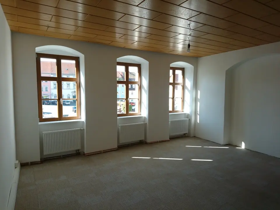 4 Zimmer Wohnung mit 160 m² in Kamenz – Bild 1