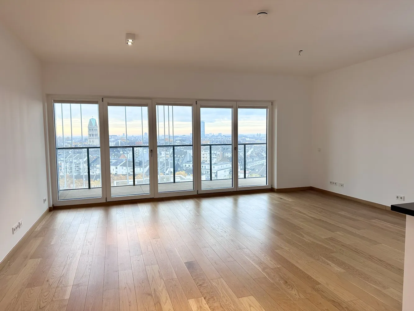 4 Zimmer Wohnung mit 129 m² in Düsseldorf – Bild 2