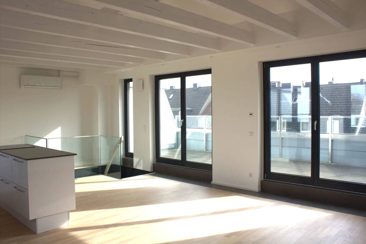 4 Zimmer Wohnung mit 135 m² in Düsseldorf – Bild 2
