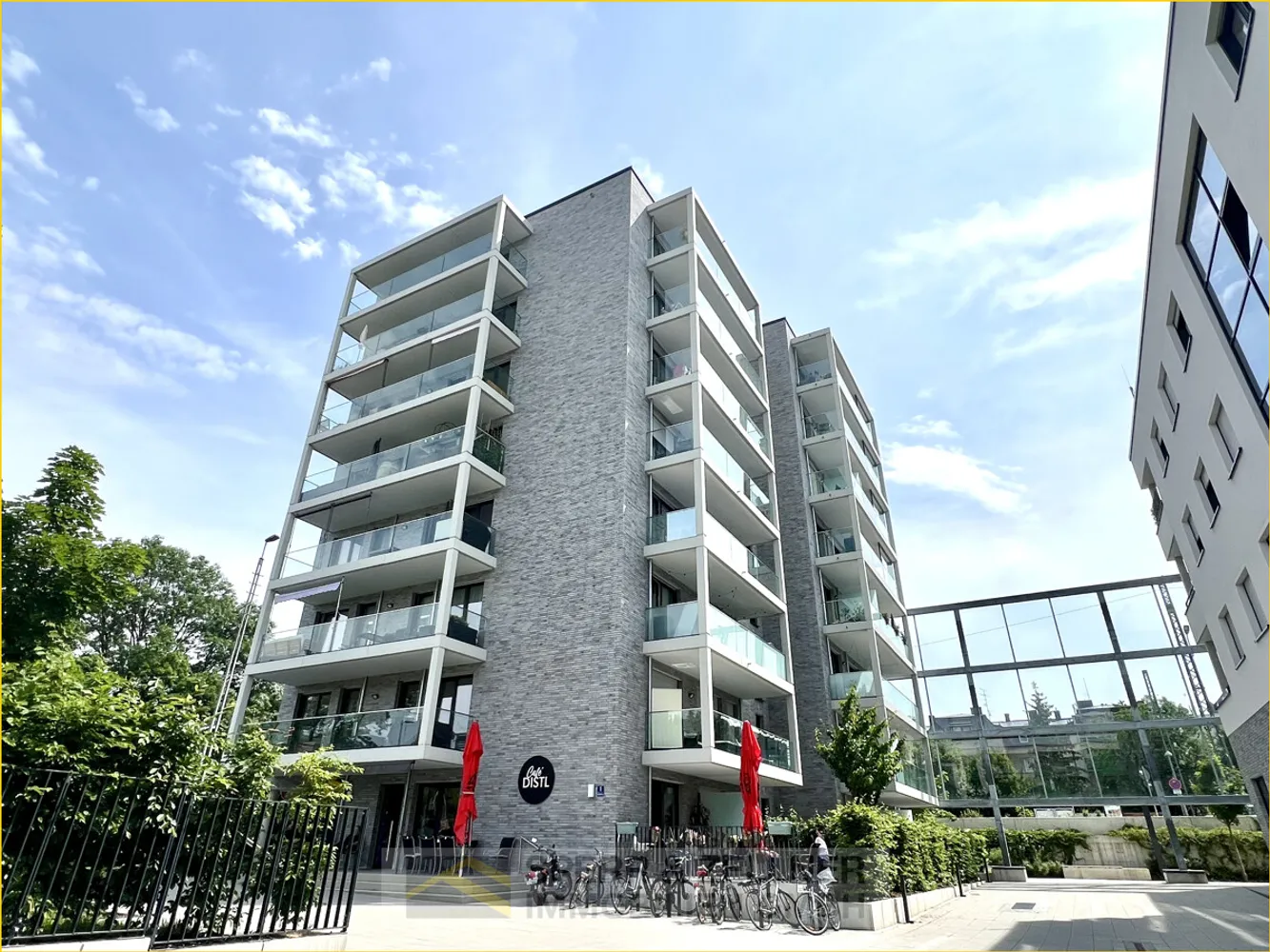 4 Zimmer Wohnung mit 120 m² in München – Bild 2