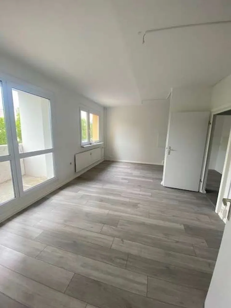 6 Zimmer Wohnung mit 112 m² in Halle (Saale) – Bild 1