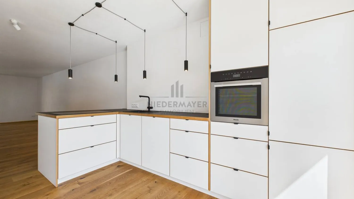 4 Zimmer Wohnung mit 123 m² in München – Bild 2