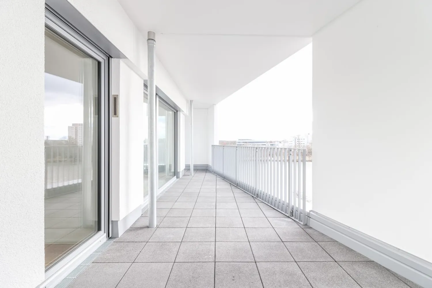 4 Zimmer Wohnung mit 131 m² in Frankfurt am Main – Bild 2