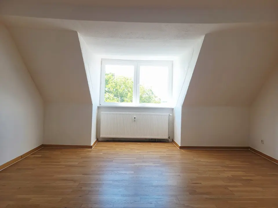 4 Zimmer Wohnung mit 119 m² in Riesa – Bild 1