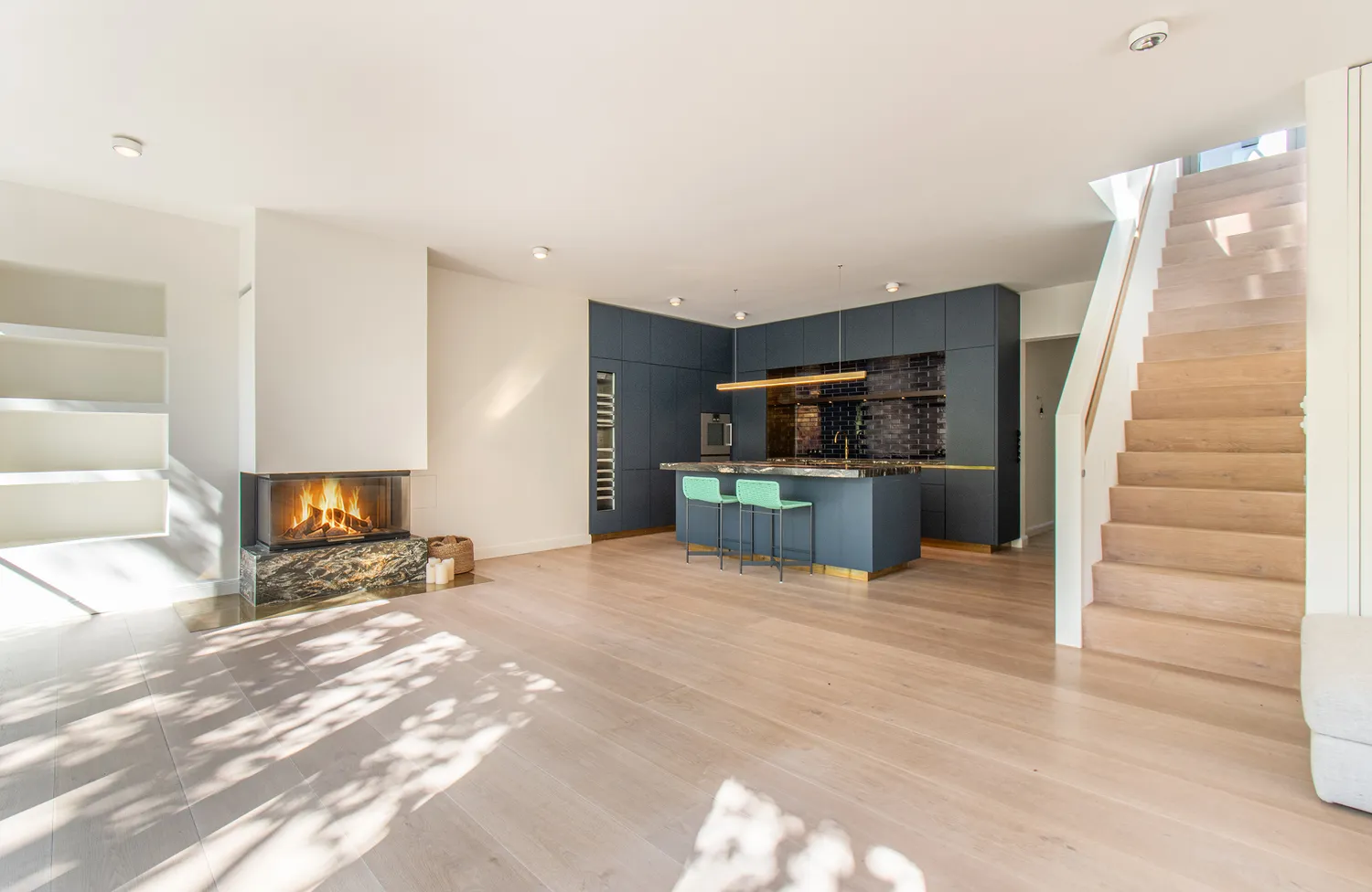 6 Zimmer Wohnung mit 317 m² in Hamburg – Bild 1
