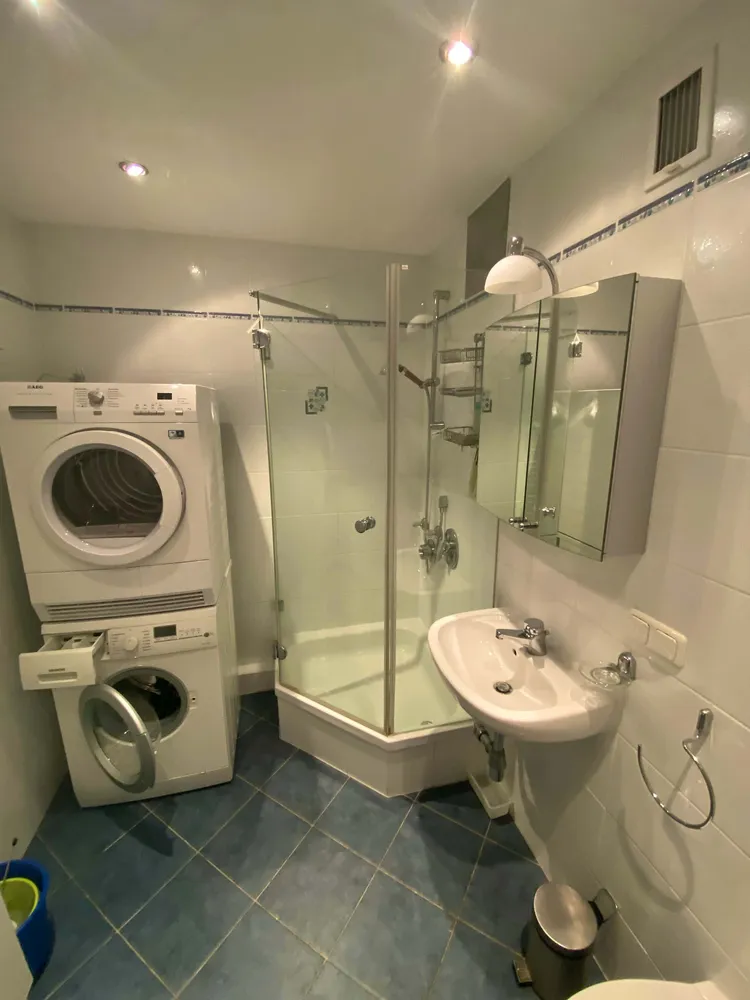 Shared room with 13 m² in Munich – Photo 2