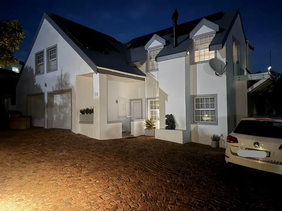 6 Zimmer Haus mit 250 m² in Augsburg – Bild 1
