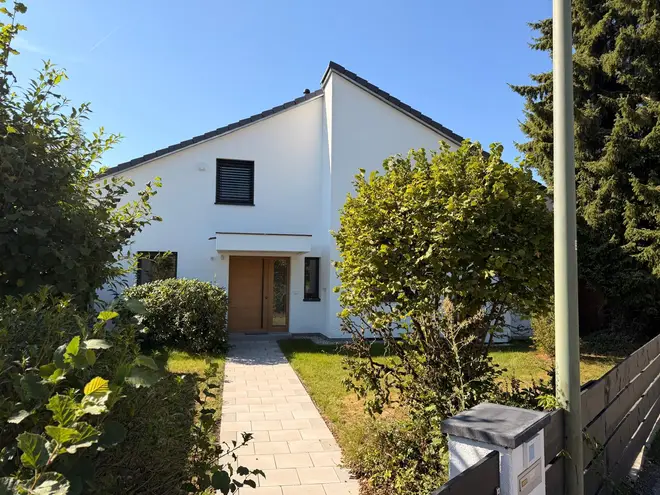 8 Zimmer Haus mit 220 m² in München – Bild 1
