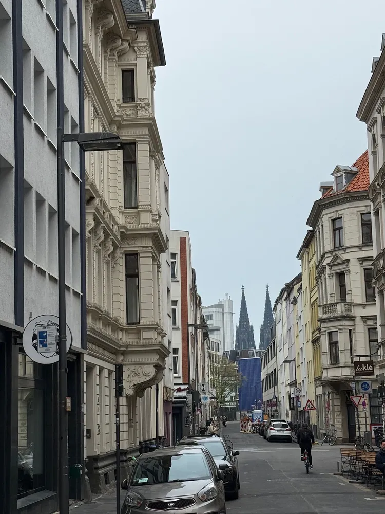 3 Zimmer Wohnung mit 125 m² in Köln – Bild 1