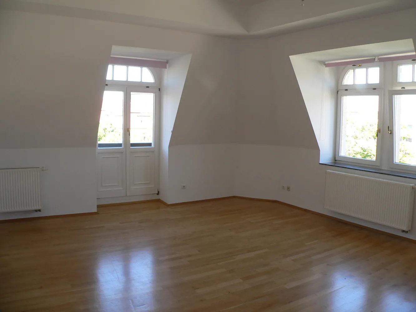 4 Zimmer Wohnung mit 140 m² in Dresden – Bild 1