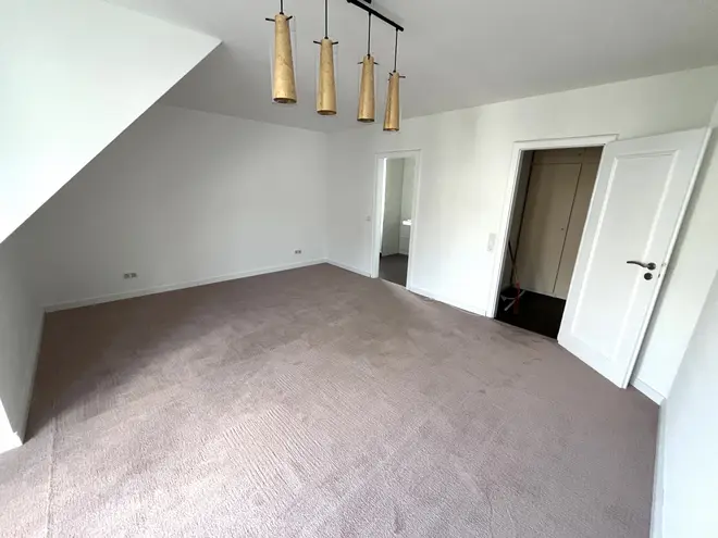 6 Zimmer Wohnung mit 201 m² in Düsseldorf – Bild 9