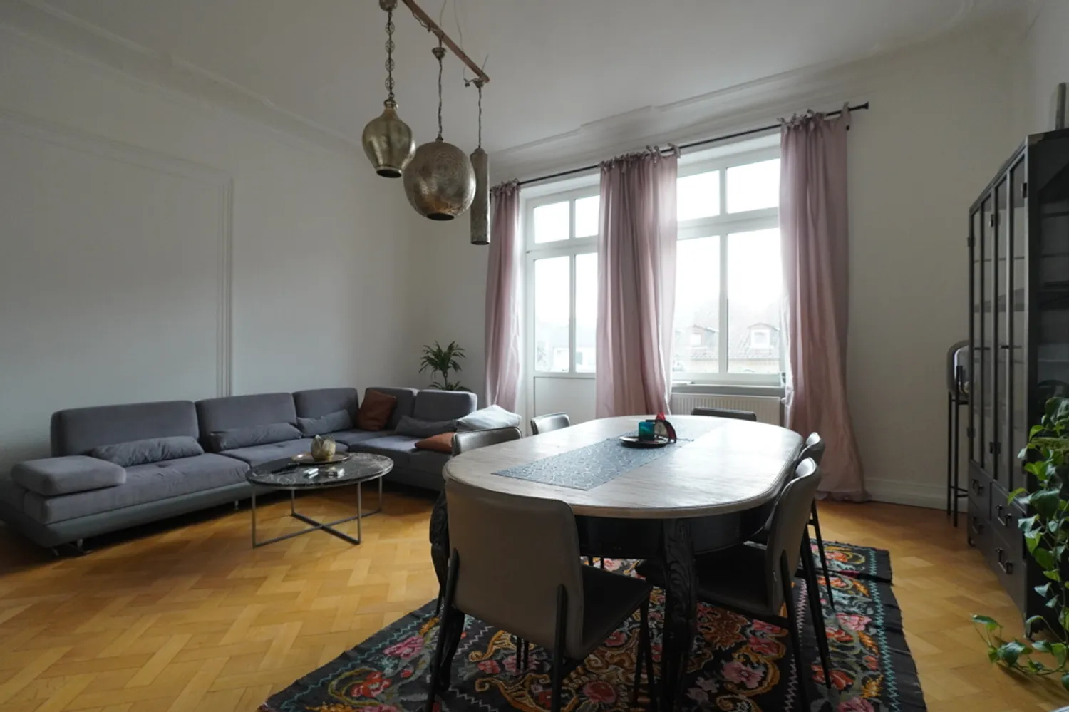 6 Zimmer Wohnung mit 225 m² in Wiesbaden – Bild 1