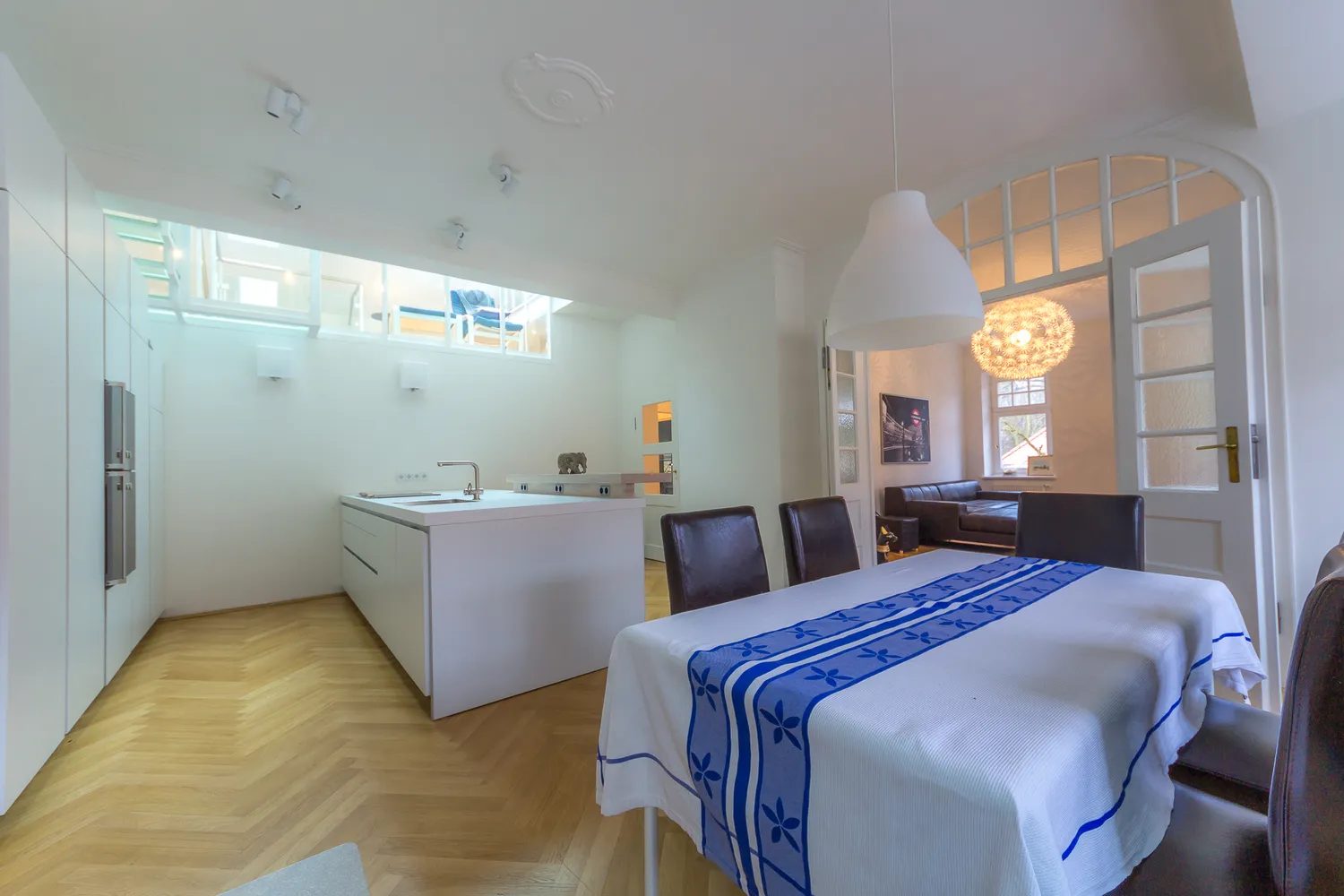 4 Zimmer Wohnung mit 200 m² in München – Bild 3