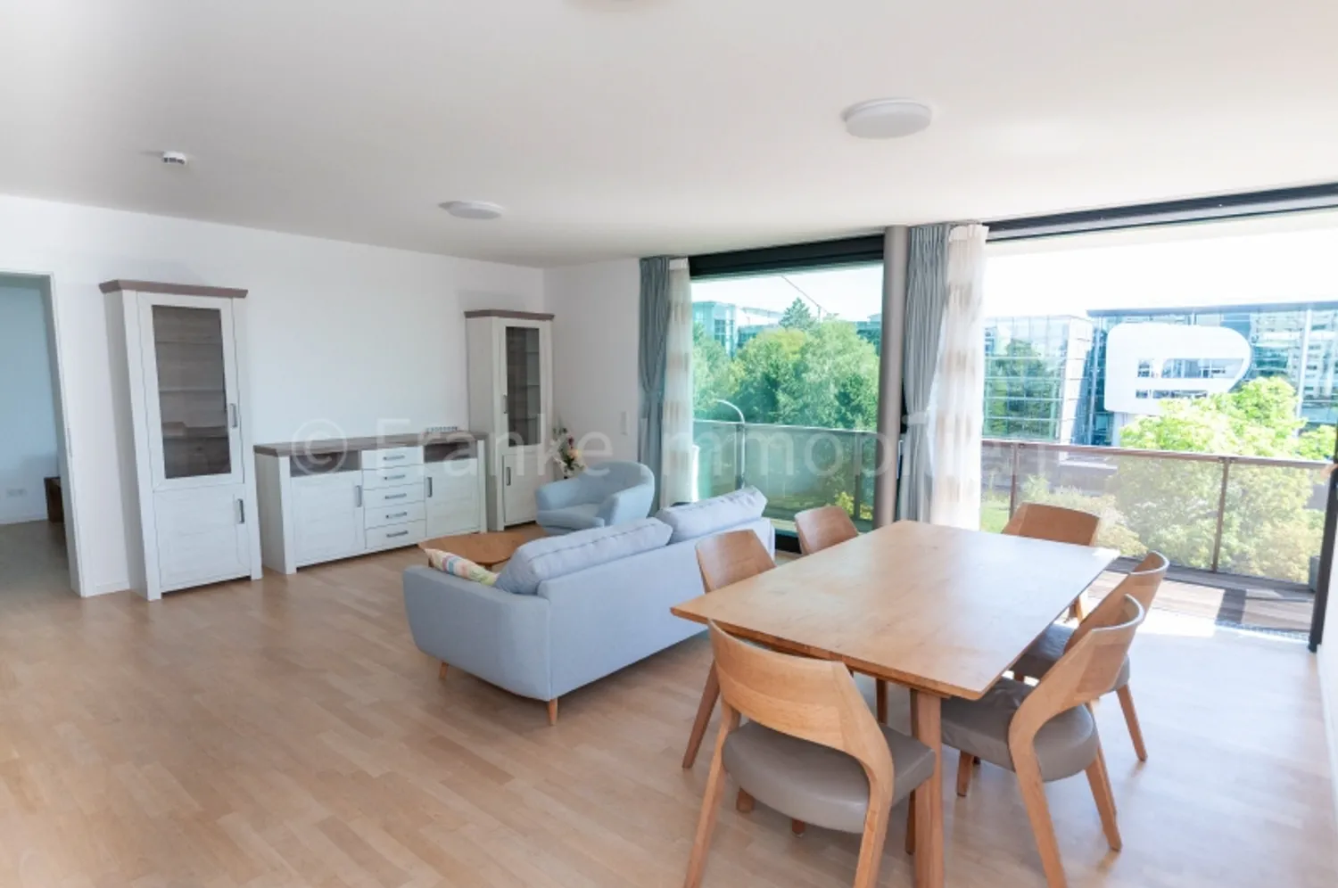 4 Zimmer Wohnung mit 115 m² in Dresden – Bild 1
