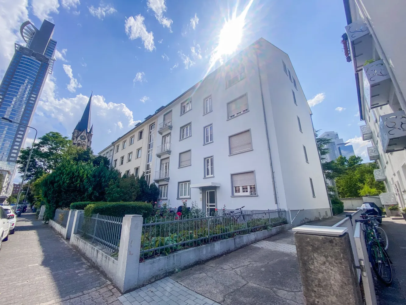 3 Zimmer Wohnung mit 98 m² in Frankfurt am Main – Bild 1