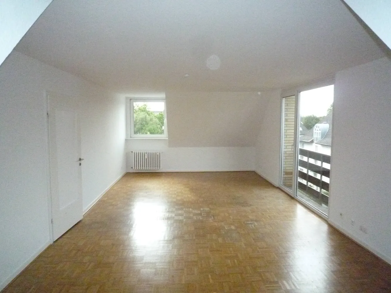 4 Zimmer Wohnung mit 100 m² in Düsseldorf – Bild 2
