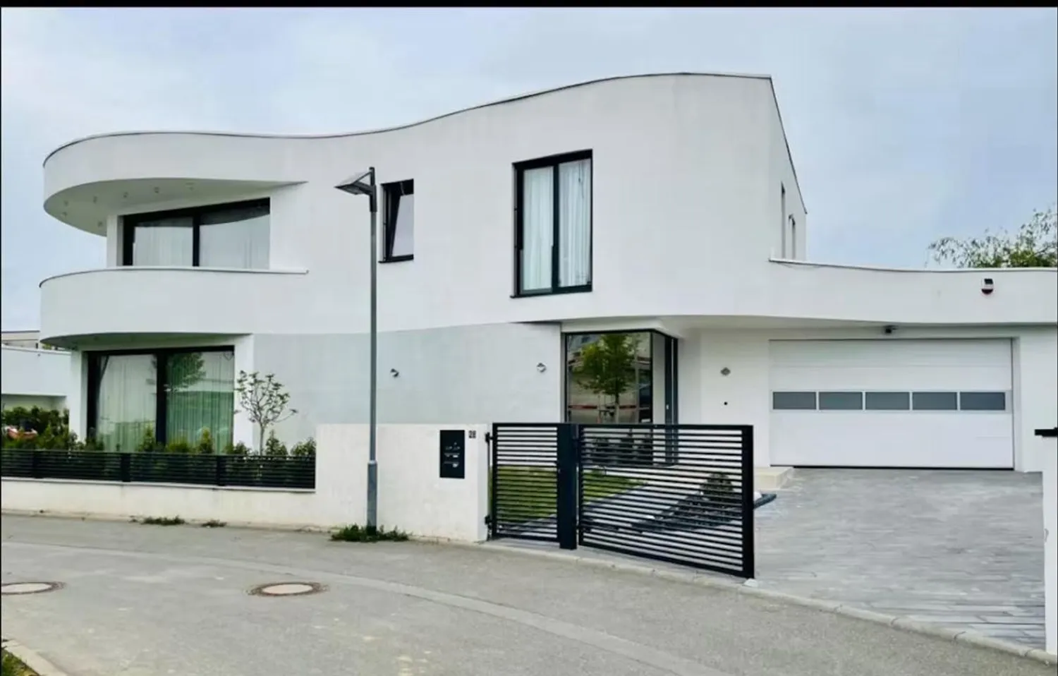 8 Zimmer Haus mit 496 m² in Frankfurt am Main – Bild 1