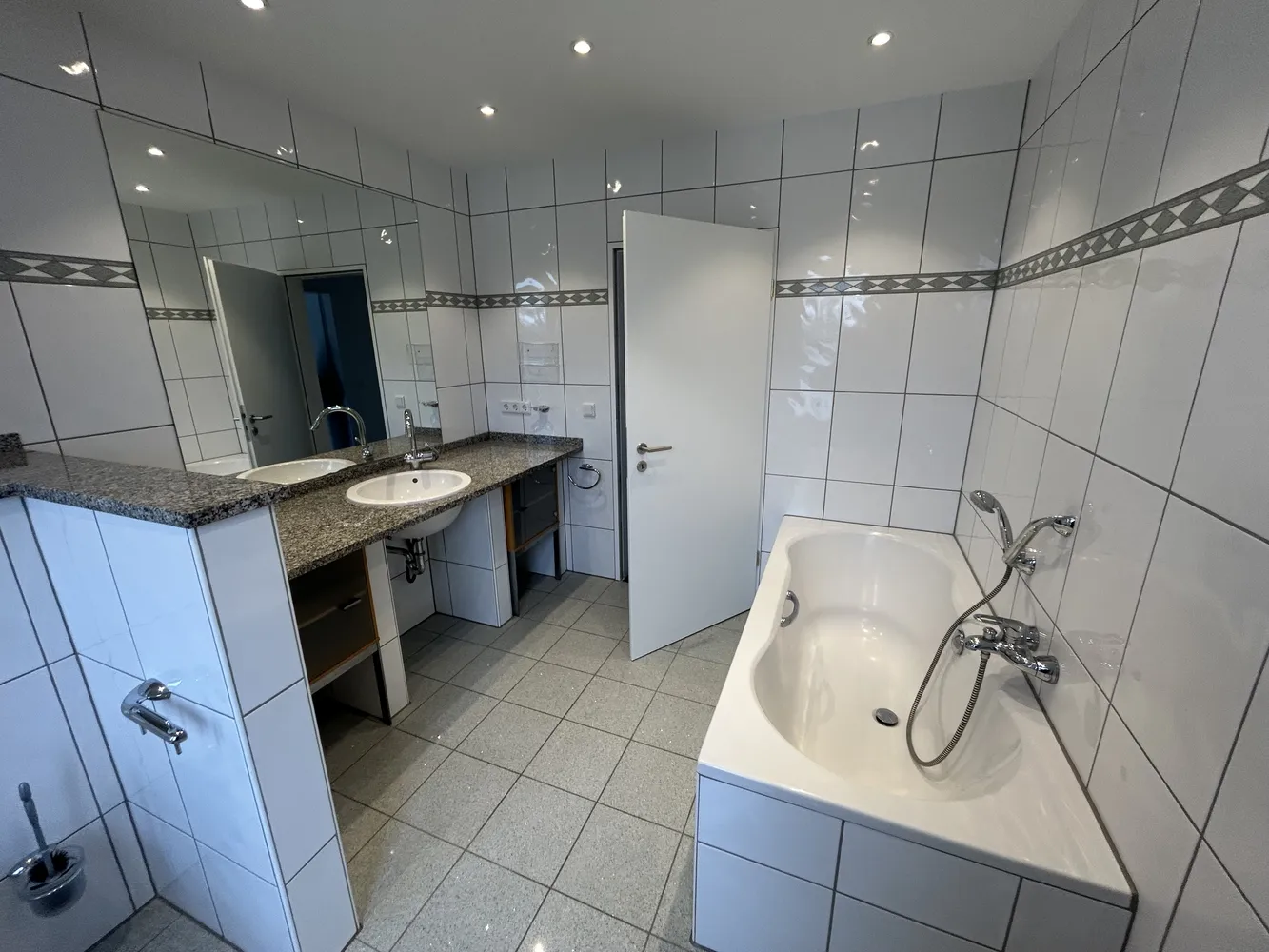 2 Zimmer Wohnung mit 82 m² in Düsseldorf – Bild 7