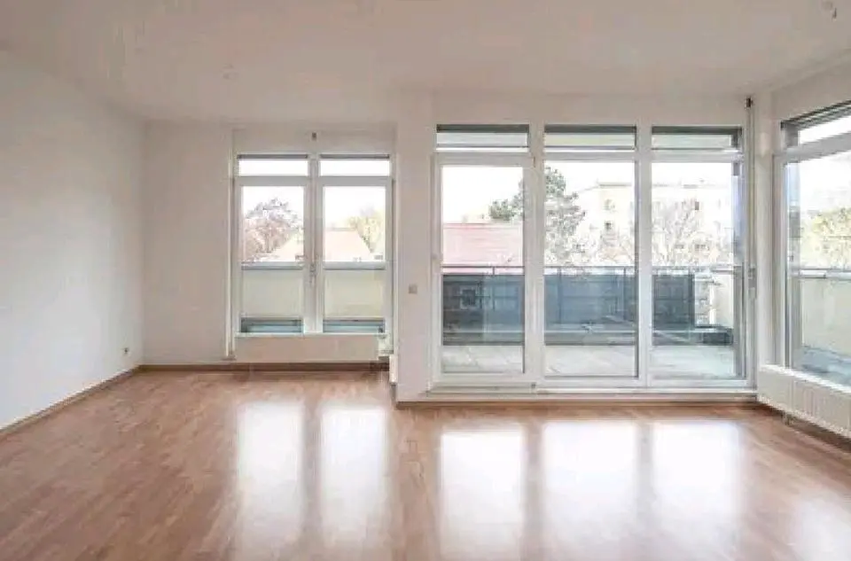 2 Zimmer Wohnung mit 77 m² in Dresden – Bild 2