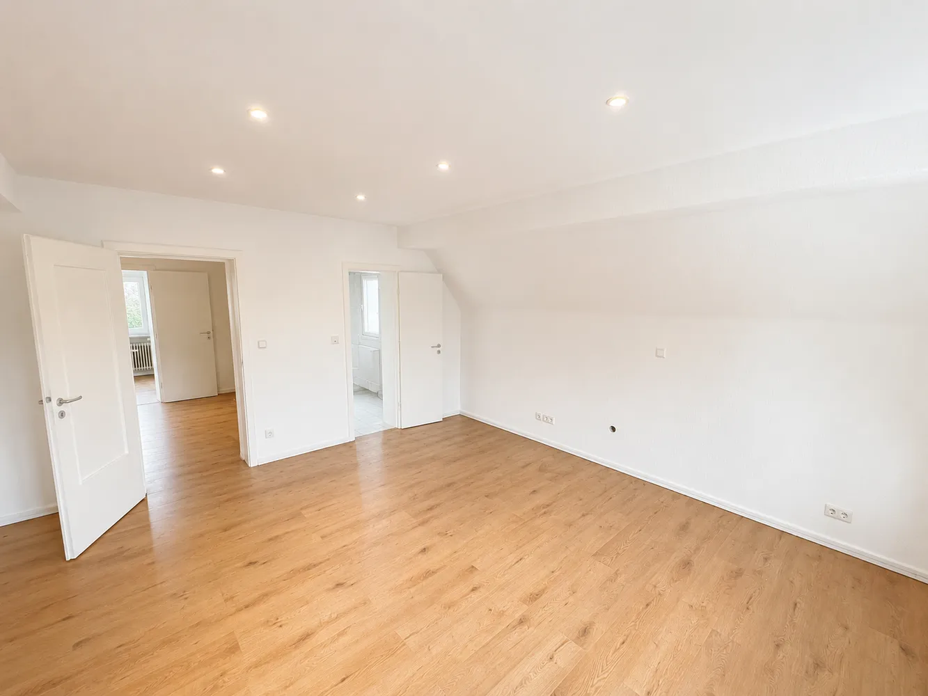 4 Zimmer Haus mit 150 m² in Köln – Bild 1