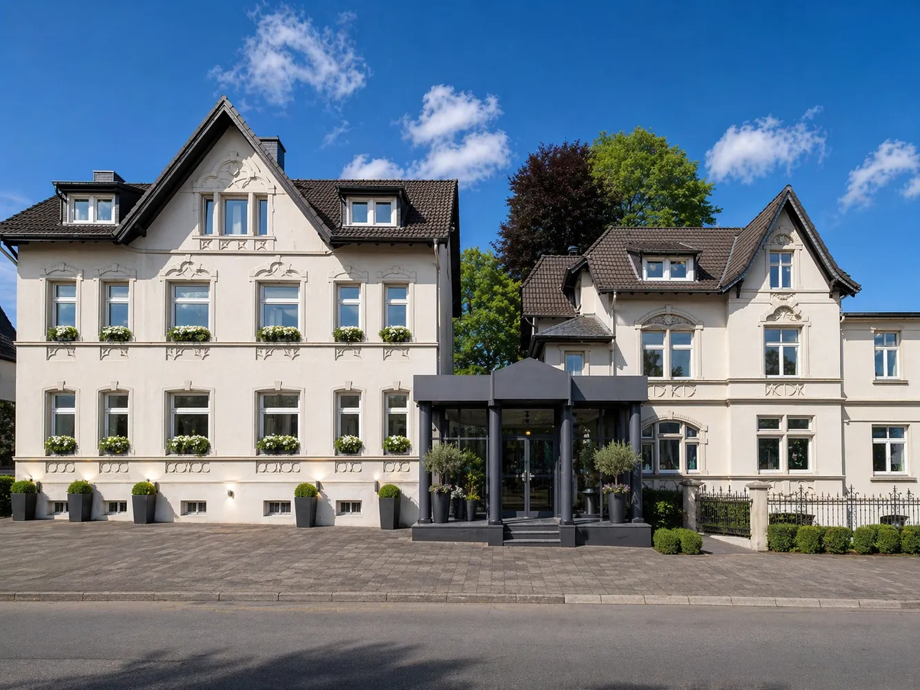 11 Zimmer Wohnung mit 237 m² in Solingen – Bild 1