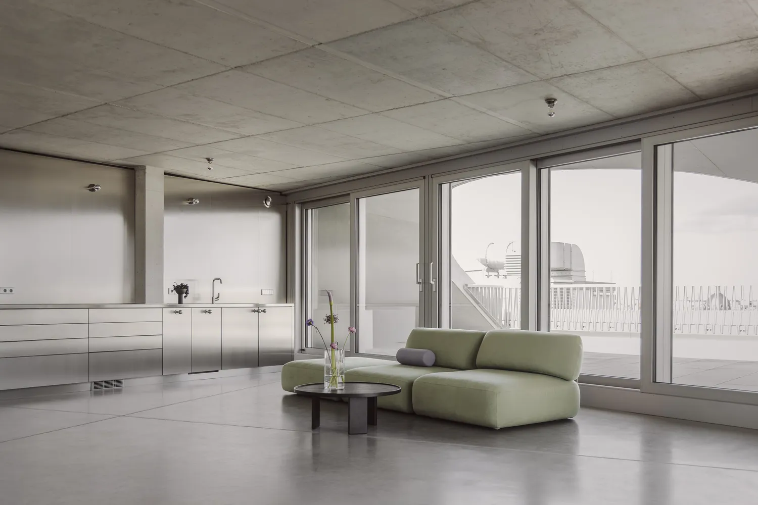 2 Zimmer Wohnung mit 111 m² in Berlin – Bild 1