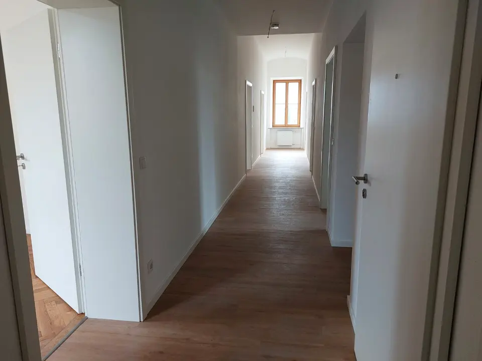 4 Zimmer Wohnung mit 137 m² in Straubing – Bild 2
