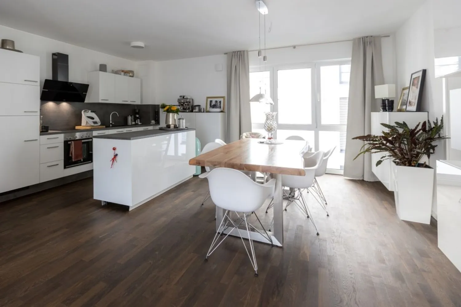 4 Zimmer Wohnung mit 120 m² in Düsseldorf – Bild 1