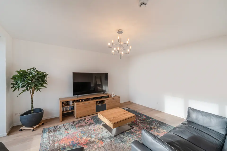4 Zimmer Wohnung mit 131 m² in Düsseldorf – Bild 2