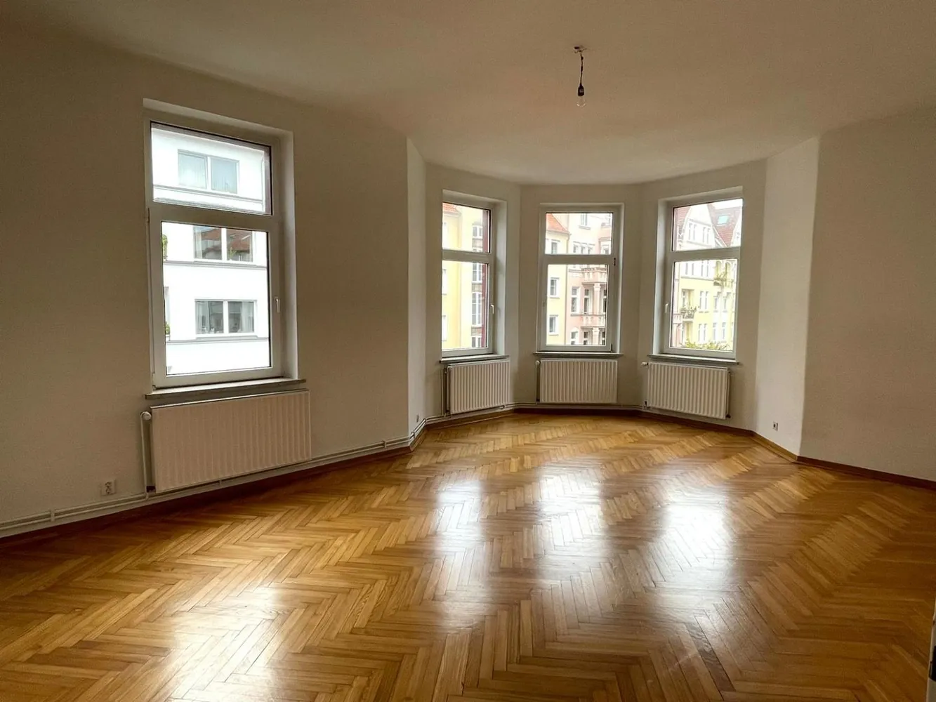 5 Zimmer Wohnung mit 150 m² in Hannover – Bild 1
