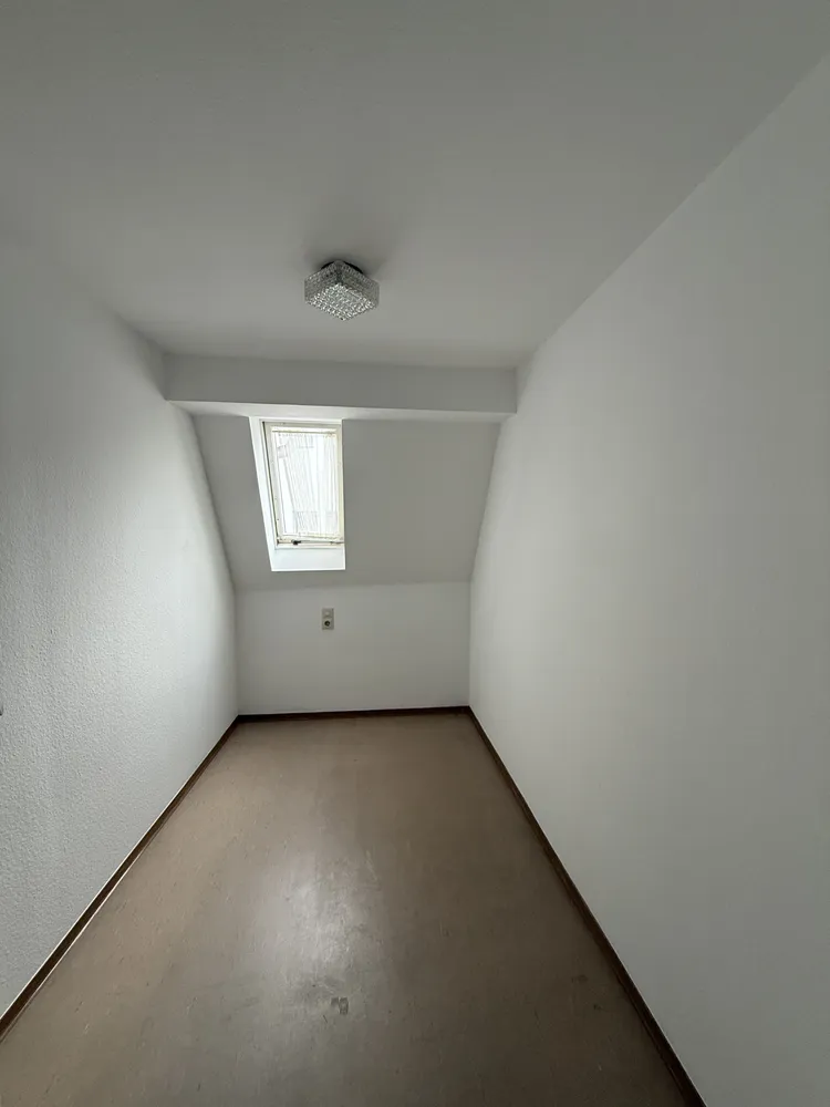 6 Zimmer Wohnung mit 142 m² in Metzingen – Bild 11
