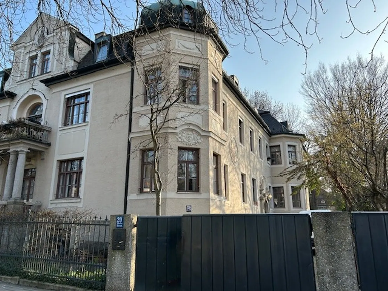 5 Zimmer Wohnung mit 179 m² in München – Bild 1