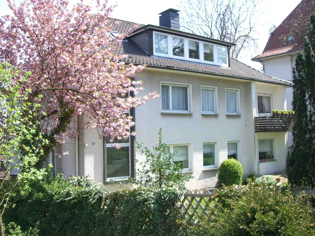 5 Zimmer Wohnung mit 146 m² in Detmold – Bild 1