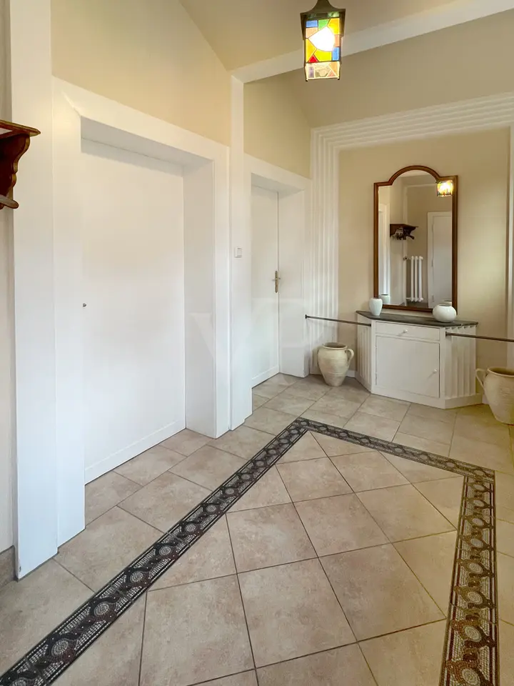 8 Zimmer Wohnung mit 215 m² in Wiesbaden – Bild 4