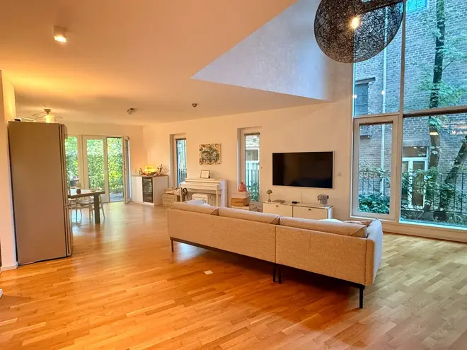 2 Zimmer Wohnung mit 130 m² in Düsseldorf – Bild 2