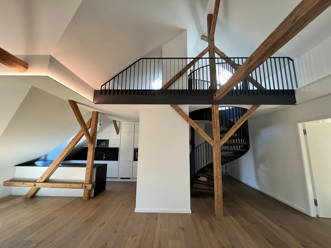 3 Zimmer Wohnung mit 125 m² in München – Bild 1