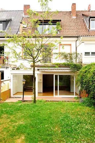 6 Zimmer Haus mit 160 m² in Frankfurt am Main – Bild 1