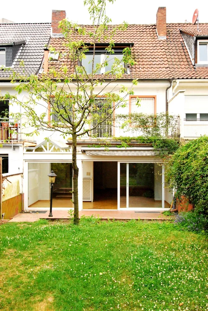 6 room house with 160 m² in Frankfurt am Main – Photo 1