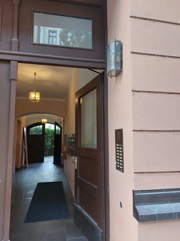 4 Zimmer Wohnung mit 120 m² in München – Bild 2