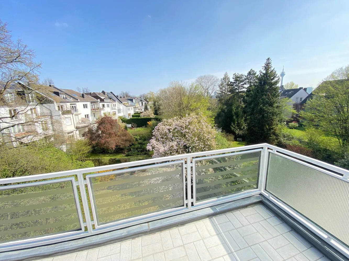 4 room apartment with 102 m² in Düsseldorf – Photo 1
