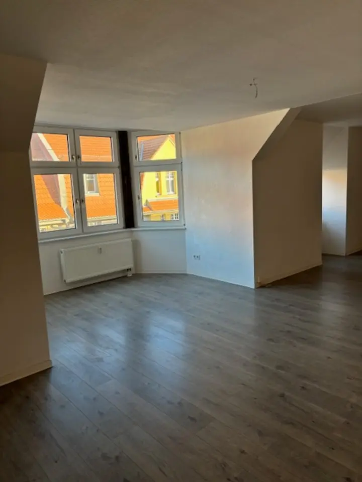 4 Zimmer Wohnung mit 121 m² in Magdeburg – Bild 1
