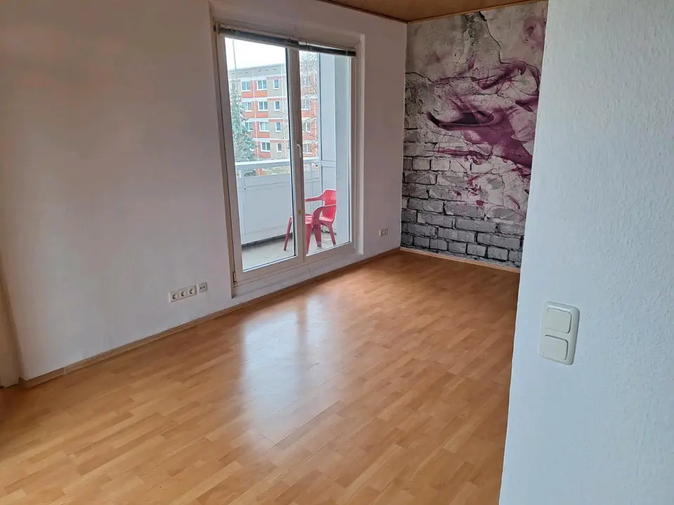 4 Zimmer Wohnung mit 68 m² in Halle (Saale) – Bild 1