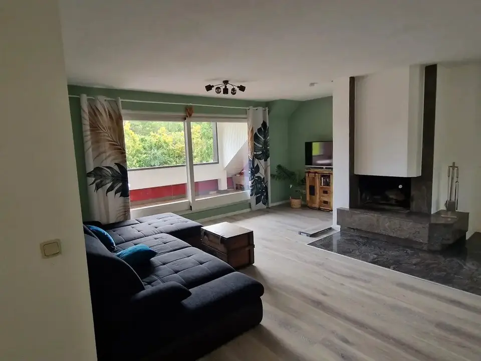 4 Zimmer Wohnung mit 130 m² in Bergisch Gladbach – Bild 1
