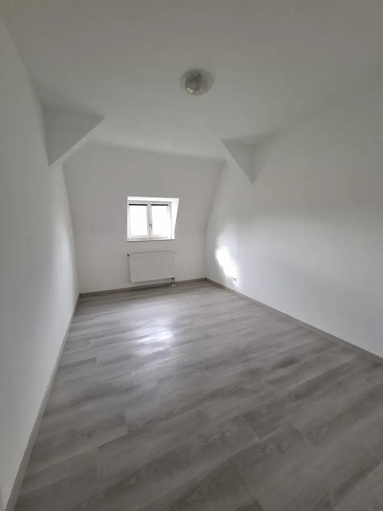 6 Zimmer Wohnung mit 140 m² in Plauen – Bild 3